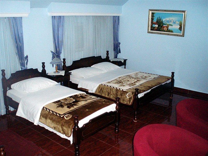 Hotel Evropa Podgorica Quarto foto