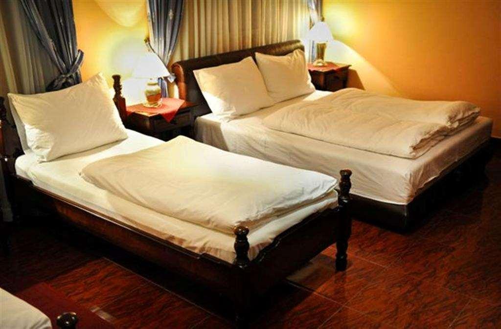 Hotel Evropa Podgorica Quarto foto